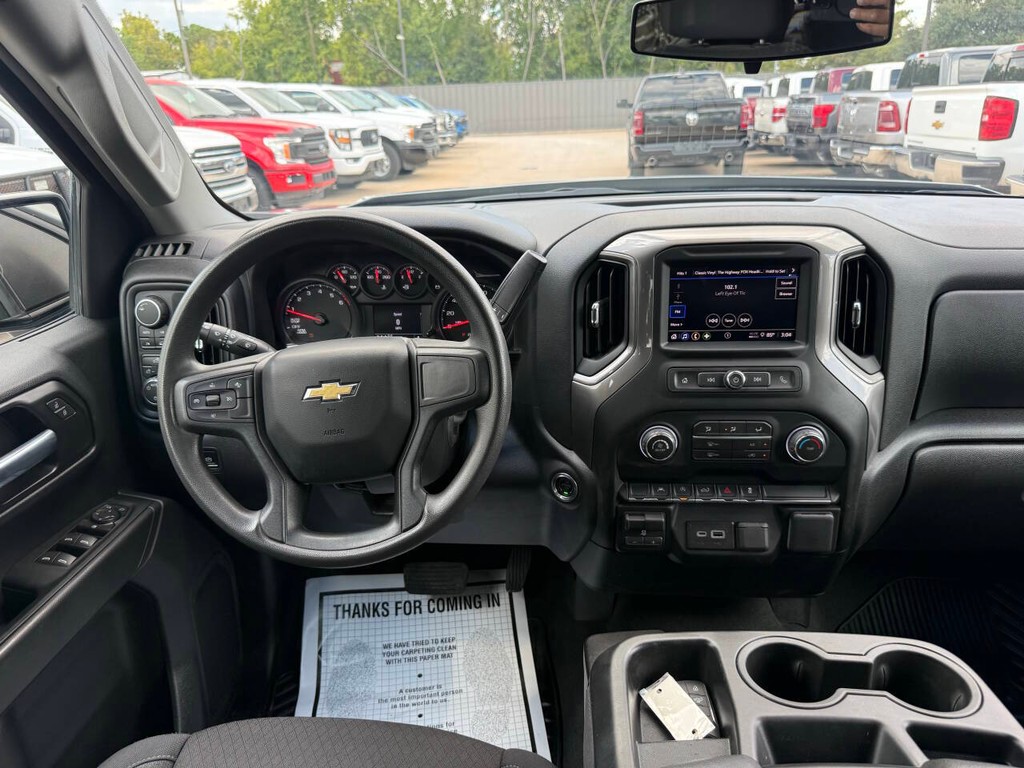 Chevrolet Silverado 1500 Vehicle Full-screen Gallery Image 19
