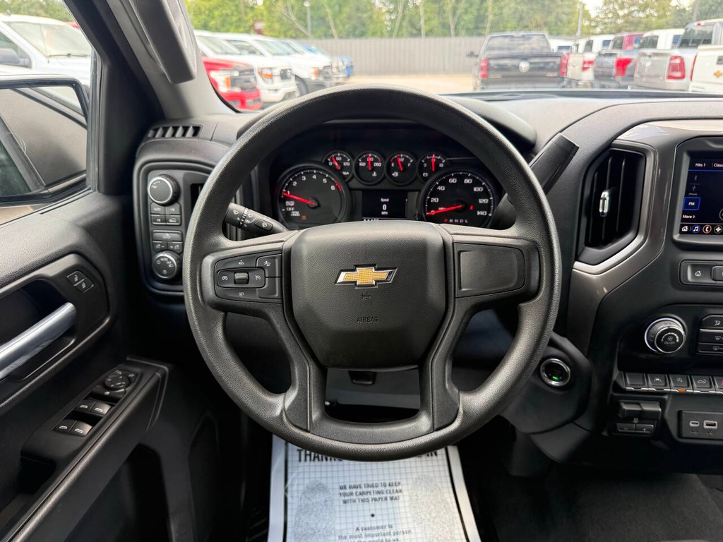 Chevrolet Silverado 1500 Vehicle Full-screen Gallery Image 20