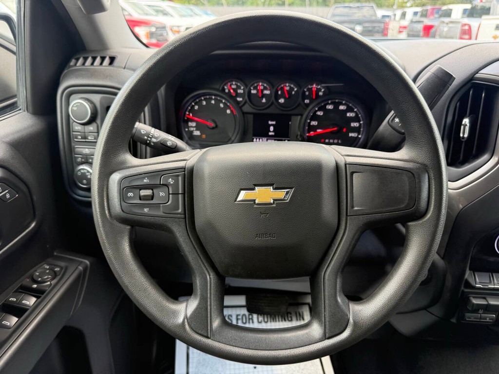 Chevrolet Silverado 1500 Vehicle Full-screen Gallery Image 21