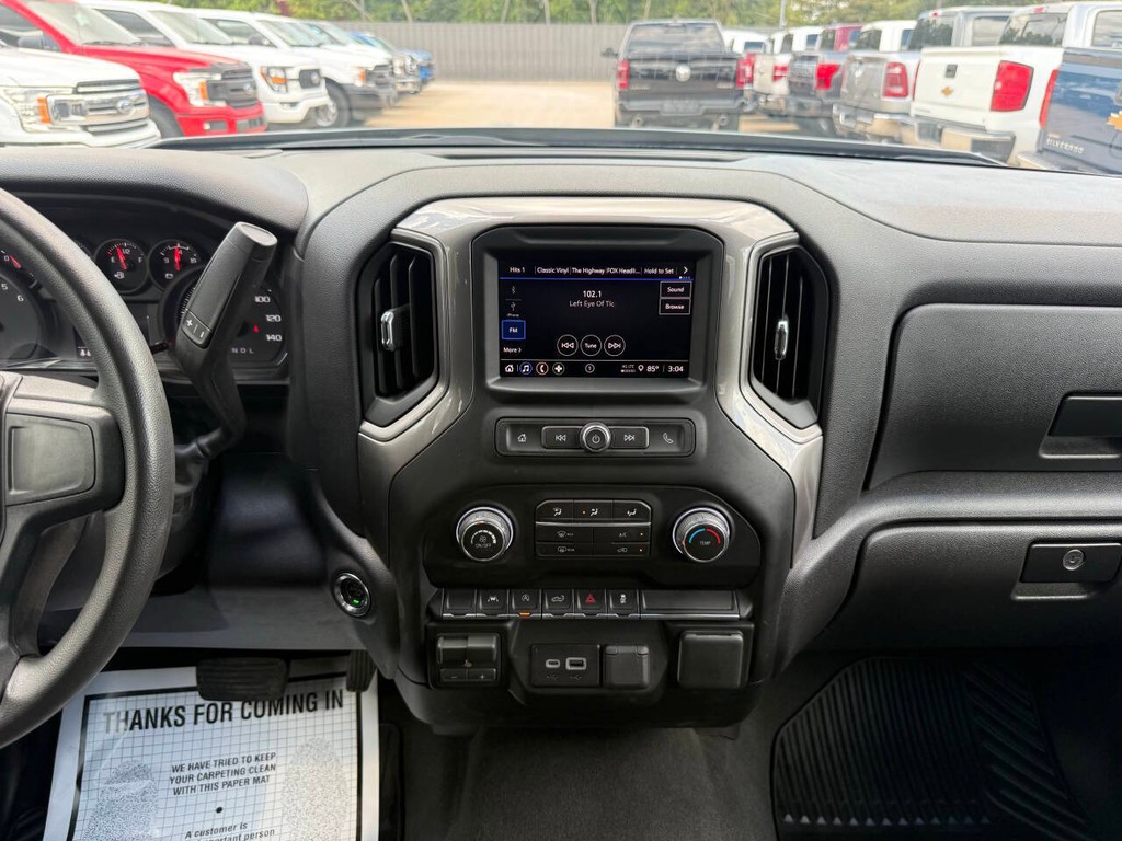 Chevrolet Silverado 1500 Vehicle Full-screen Gallery Image 23