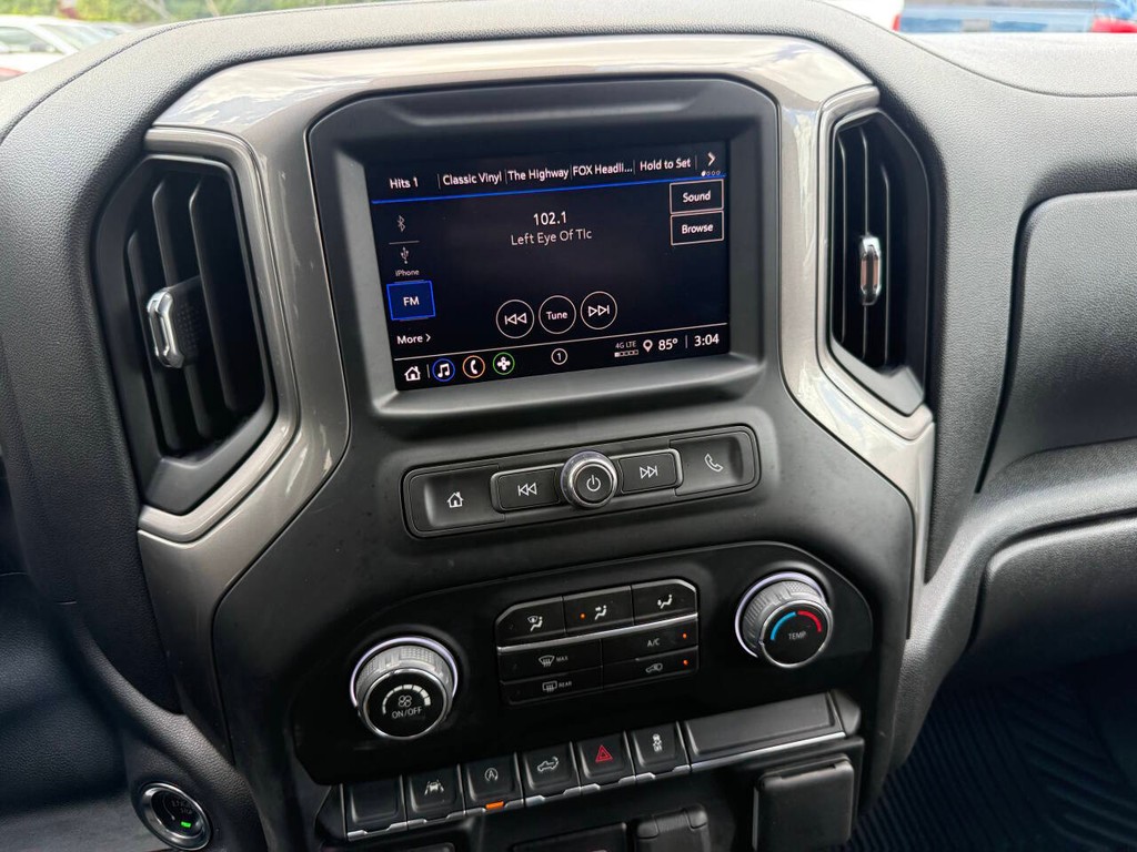 Chevrolet Silverado 1500 Vehicle Full-screen Gallery Image 25