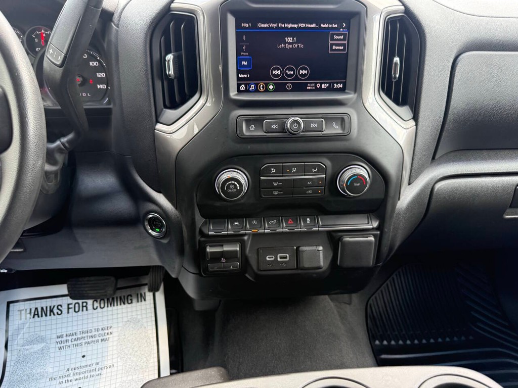 Chevrolet Silverado 1500 Vehicle Full-screen Gallery Image 26