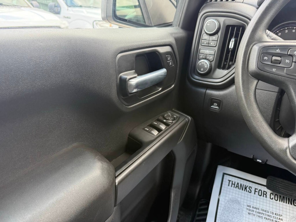 Chevrolet Silverado 1500 Vehicle Full-screen Gallery Image 28