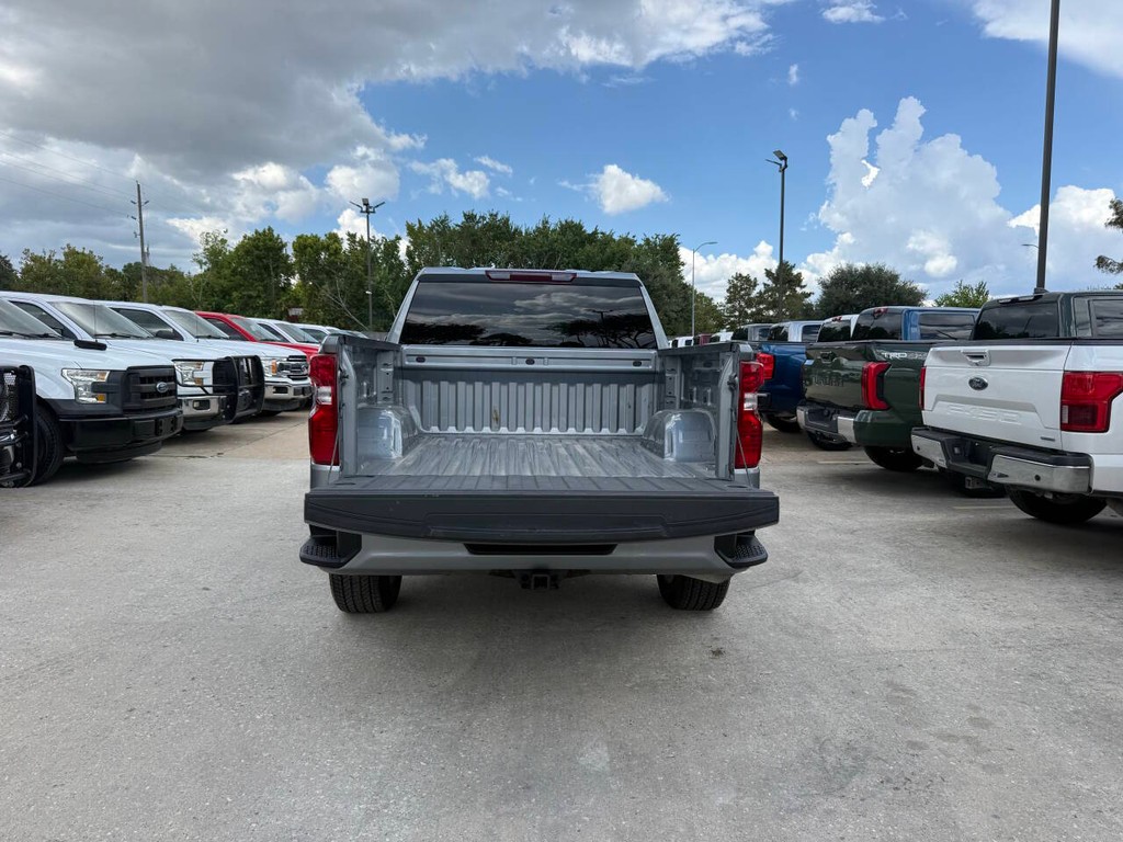 Chevrolet Silverado 1500 Vehicle Full-screen Gallery Image 34