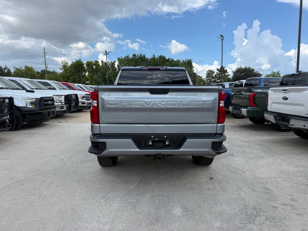 Chevrolet Silverado 1500 Vehicle Full-screen Gallery Image 35