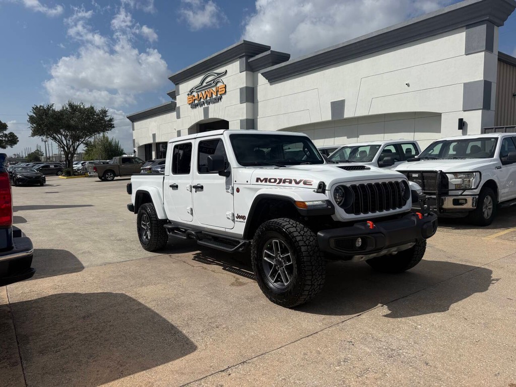 Jeep Gladiator Vehicle Full-screen Gallery Image 02