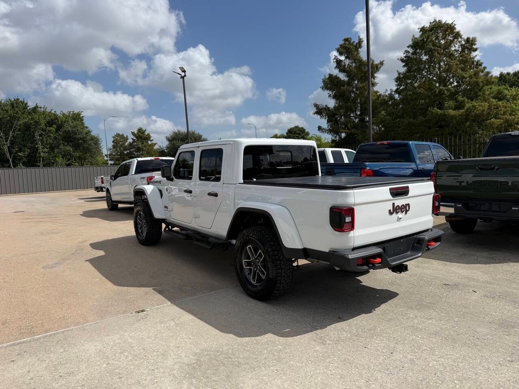 Jeep Gladiator Vehicle Full-screen Gallery Image 04