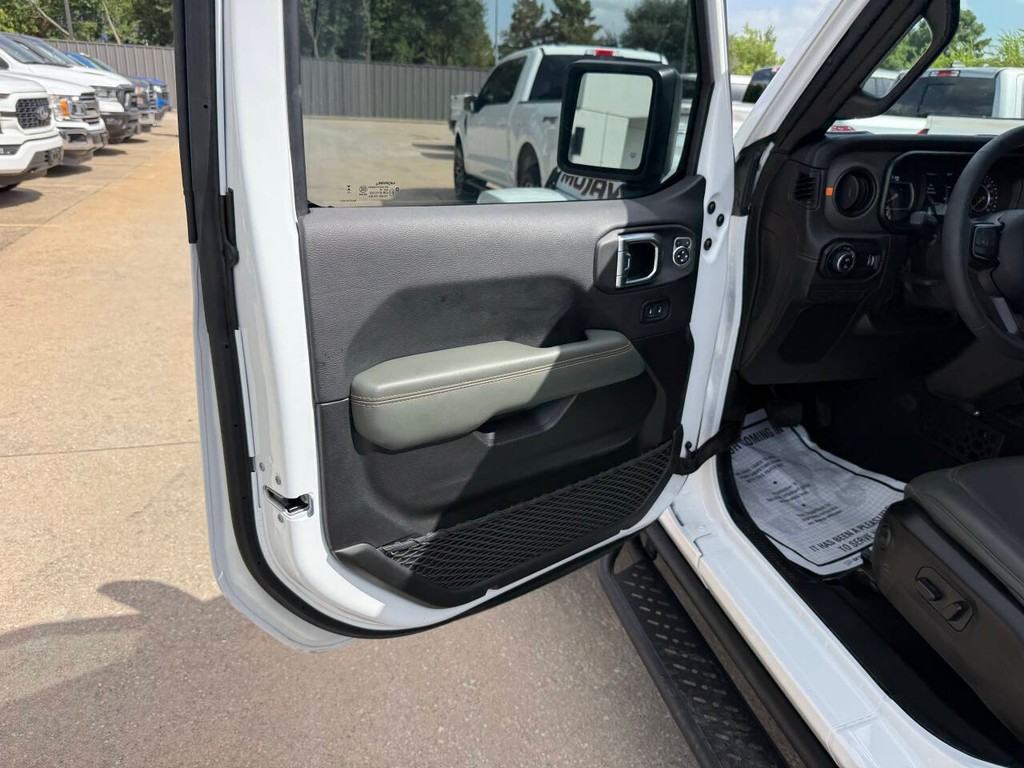 Jeep Gladiator Vehicle Full-screen Gallery Image 08