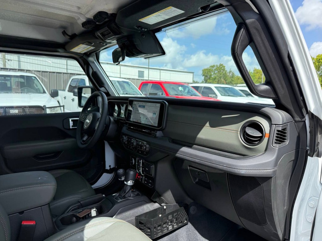 Jeep Gladiator Vehicle Full-screen Gallery Image 09
