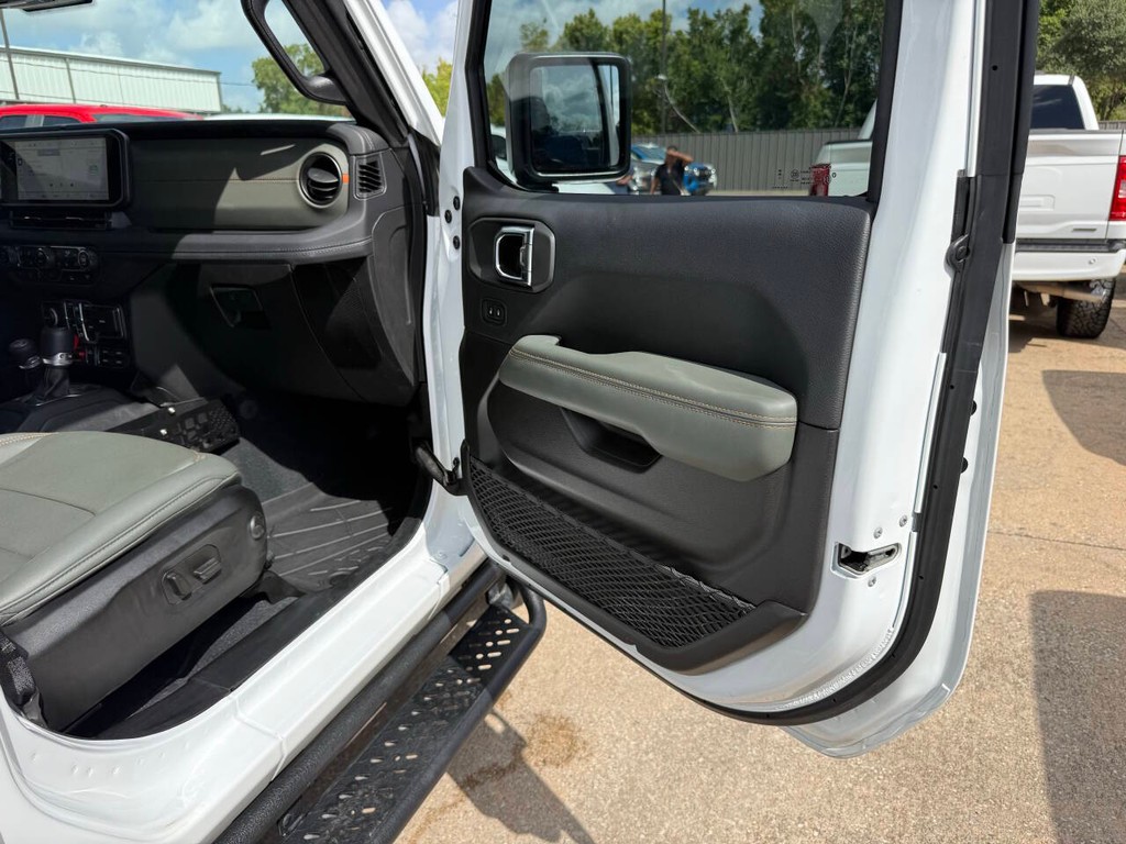 Jeep Gladiator Vehicle Full-screen Gallery Image 11