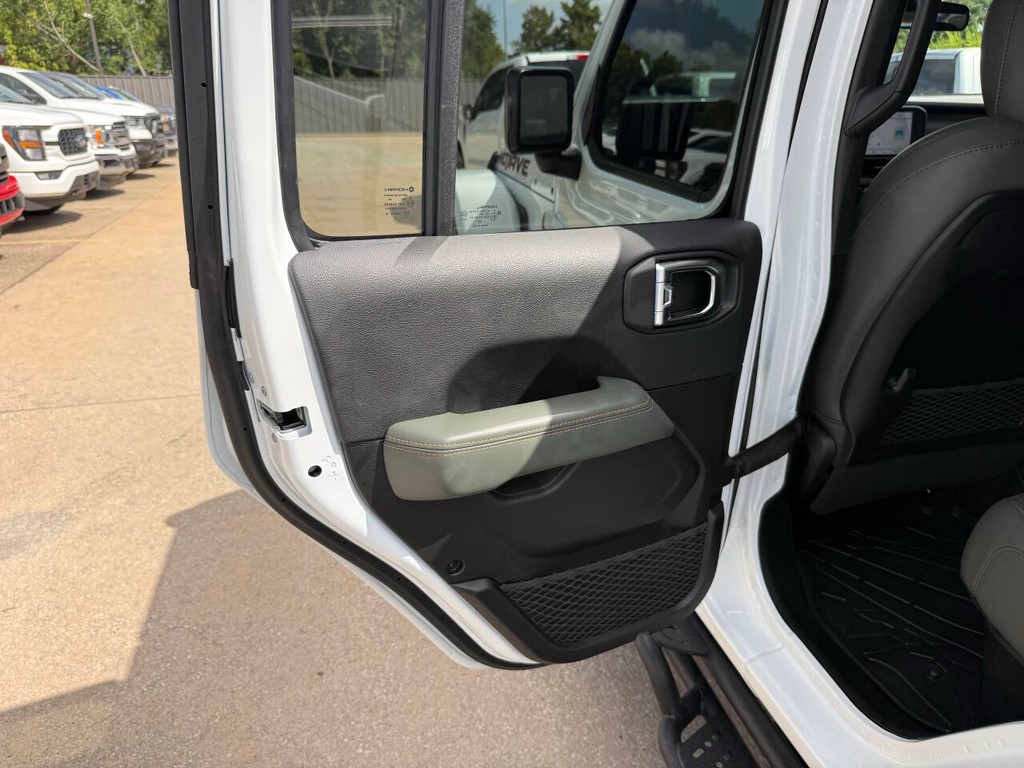 Jeep Gladiator Vehicle Full-screen Gallery Image 14