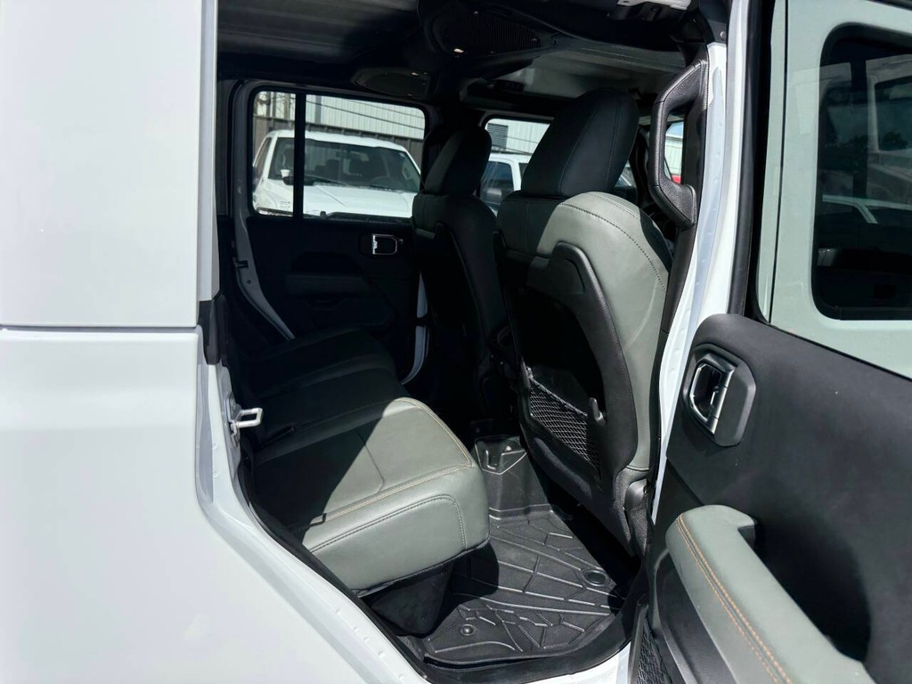 Jeep Gladiator Vehicle Full-screen Gallery Image 15