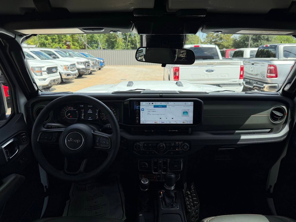 Jeep Gladiator Vehicle Full-screen Gallery Image 17
