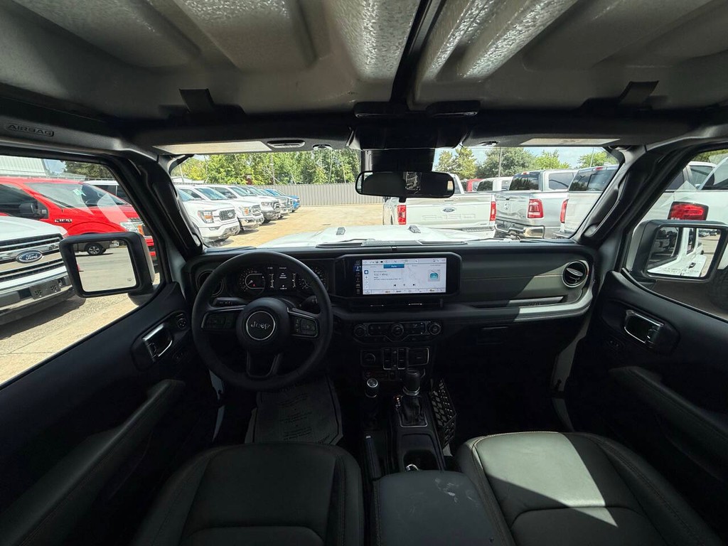 Jeep Gladiator Vehicle Full-screen Gallery Image 18