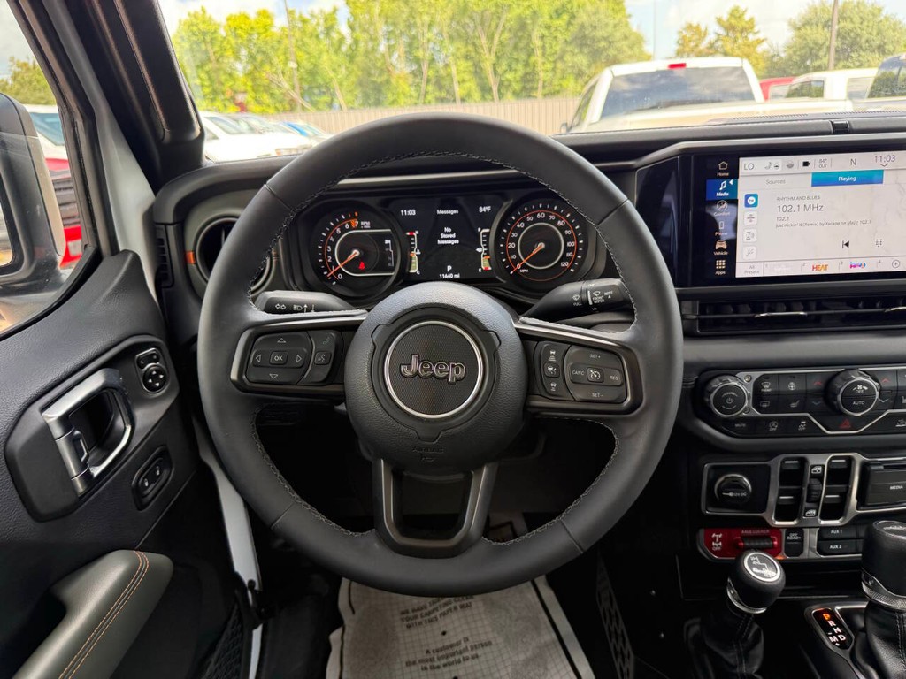 Jeep Gladiator Vehicle Full-screen Gallery Image 23
