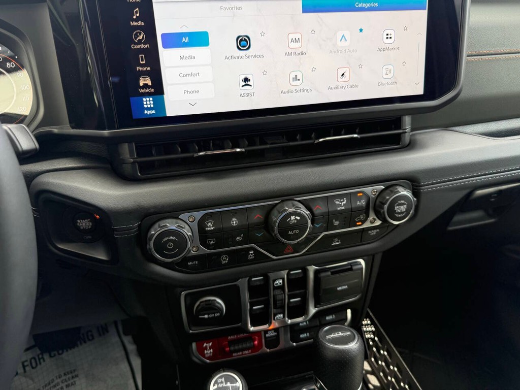 Jeep Gladiator Vehicle Full-screen Gallery Image 28