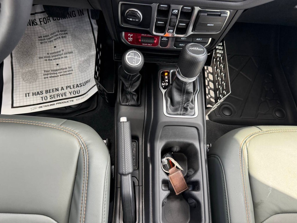 Jeep Gladiator Vehicle Full-screen Gallery Image 30