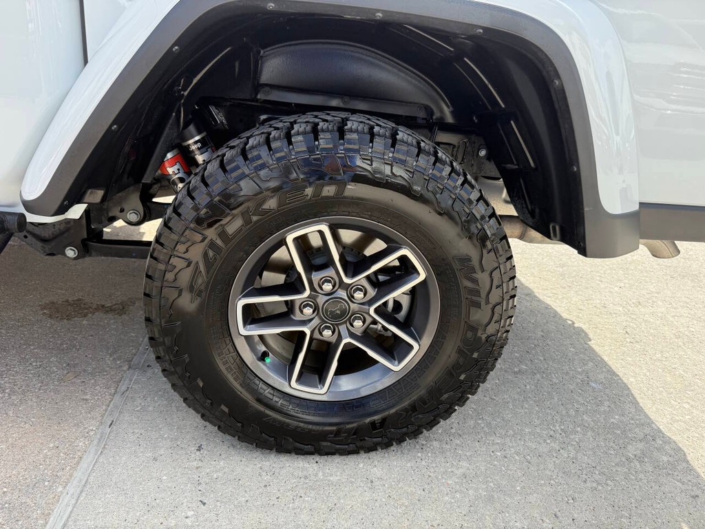 Jeep Gladiator Vehicle Full-screen Gallery Image 36