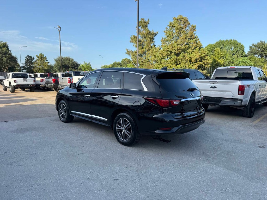INFINITI QX60 Vehicle Full-screen Gallery Image 04