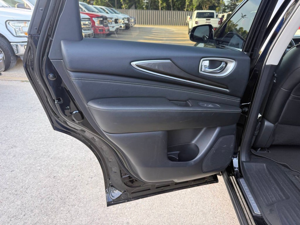 INFINITI QX60 Vehicle Full-screen Gallery Image 15
