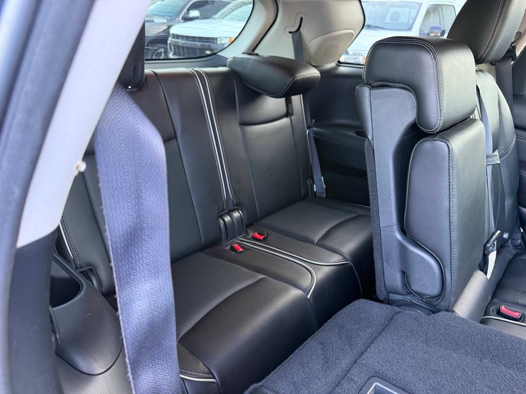 INFINITI QX60 Vehicle Full-screen Gallery Image 17