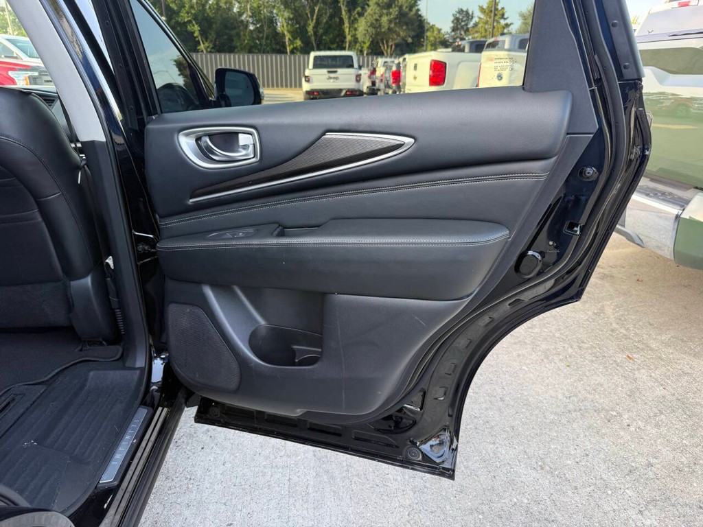 INFINITI QX60 Vehicle Full-screen Gallery Image 18