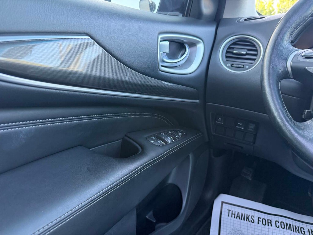 INFINITI QX60 Vehicle Full-screen Gallery Image 32