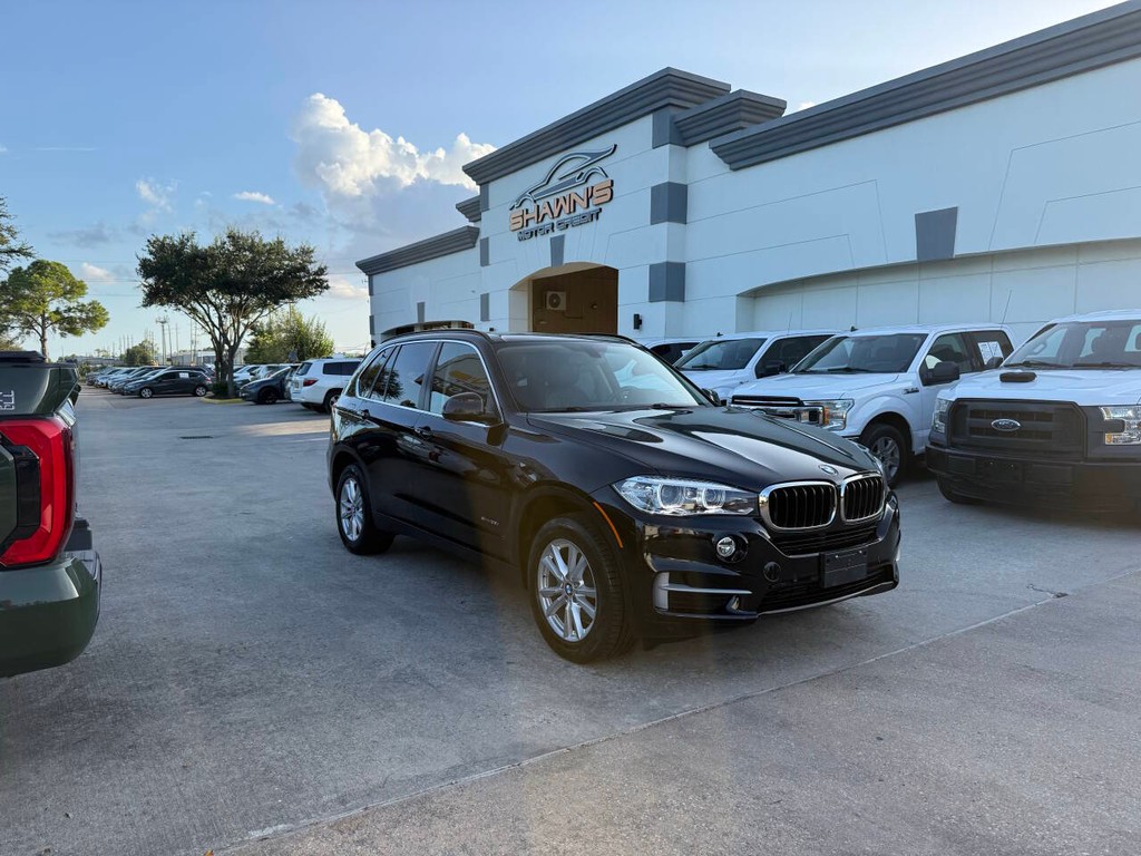 BMW X5 Vehicle Full-screen Gallery Image 02