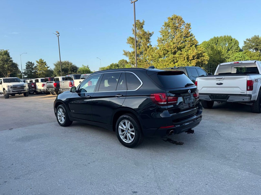 BMW X5 Vehicle Full-screen Gallery Image 04