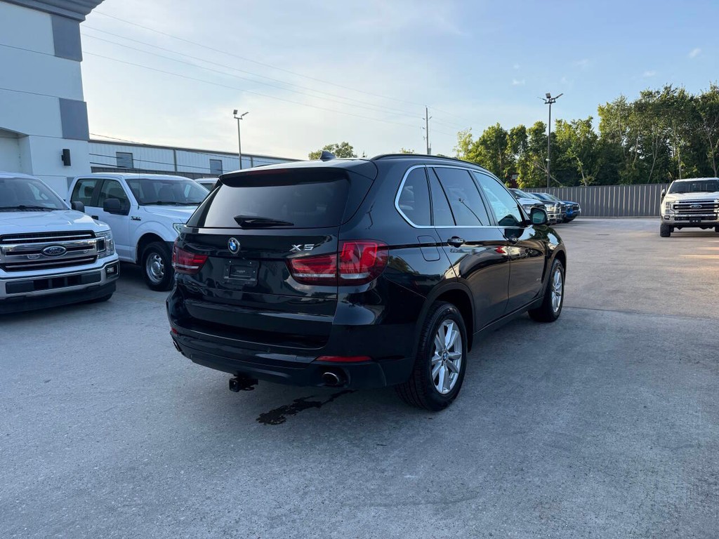 BMW X5 Vehicle Full-screen Gallery Image 05
