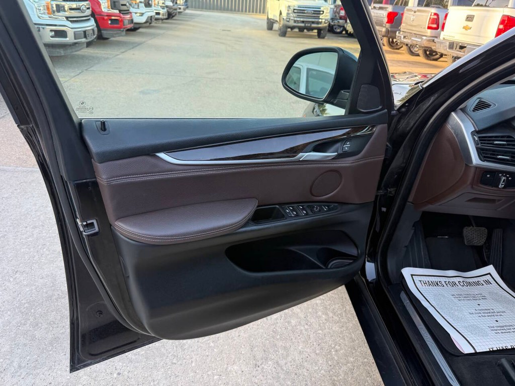 BMW X5 Vehicle Full-screen Gallery Image 08