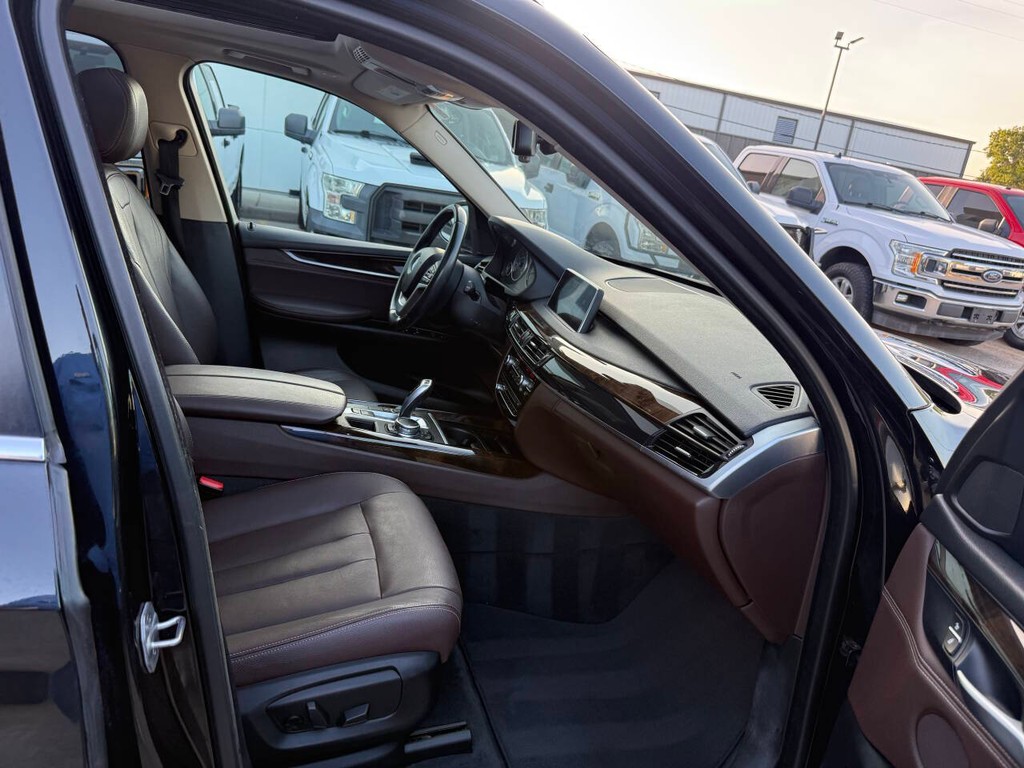 BMW X5 Vehicle Full-screen Gallery Image 10