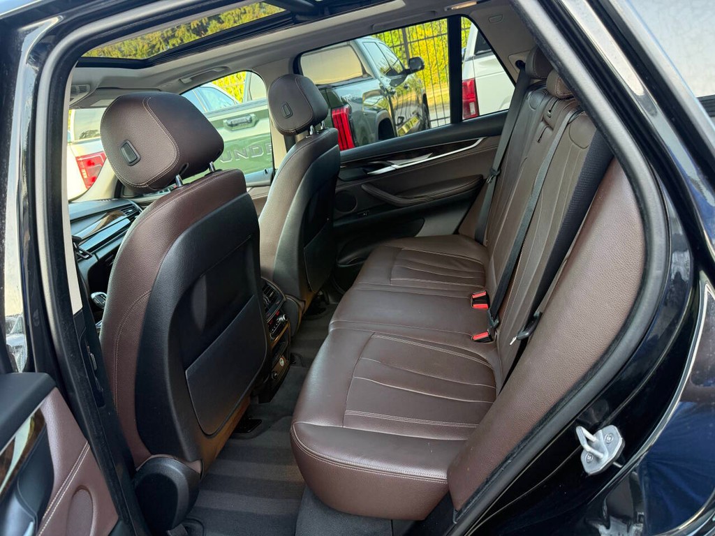 BMW X5 Vehicle Full-screen Gallery Image 13