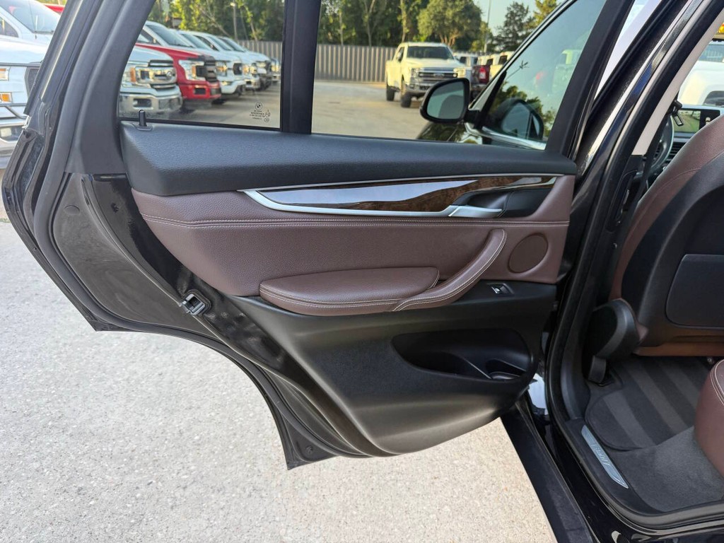 BMW X5 Vehicle Full-screen Gallery Image 14