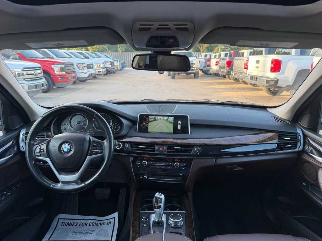 BMW X5 Vehicle Full-screen Gallery Image 17