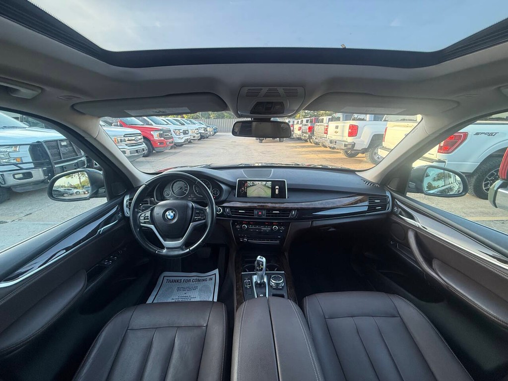 BMW X5 Vehicle Full-screen Gallery Image 18