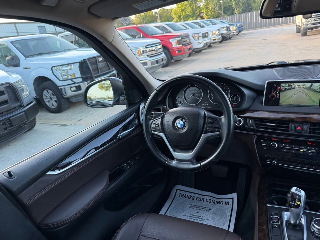 BMW X5 Vehicle Full-screen Gallery Image 19