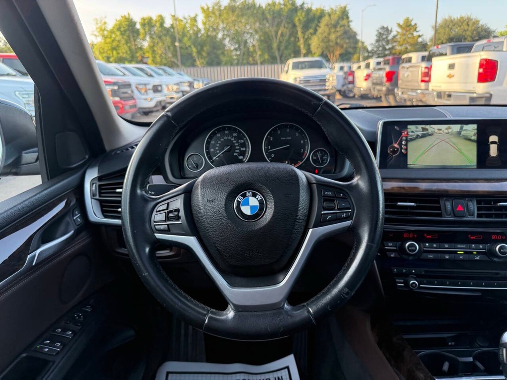 BMW X5 Vehicle Full-screen Gallery Image 22