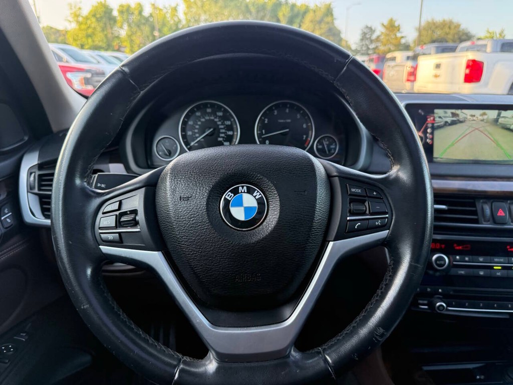 BMW X5 Vehicle Full-screen Gallery Image 23