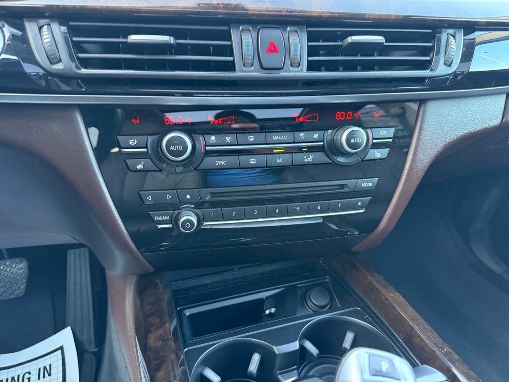 BMW X5 Vehicle Full-screen Gallery Image 28