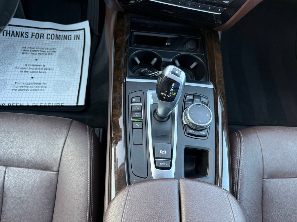 BMW X5 Vehicle Full-screen Gallery Image 29