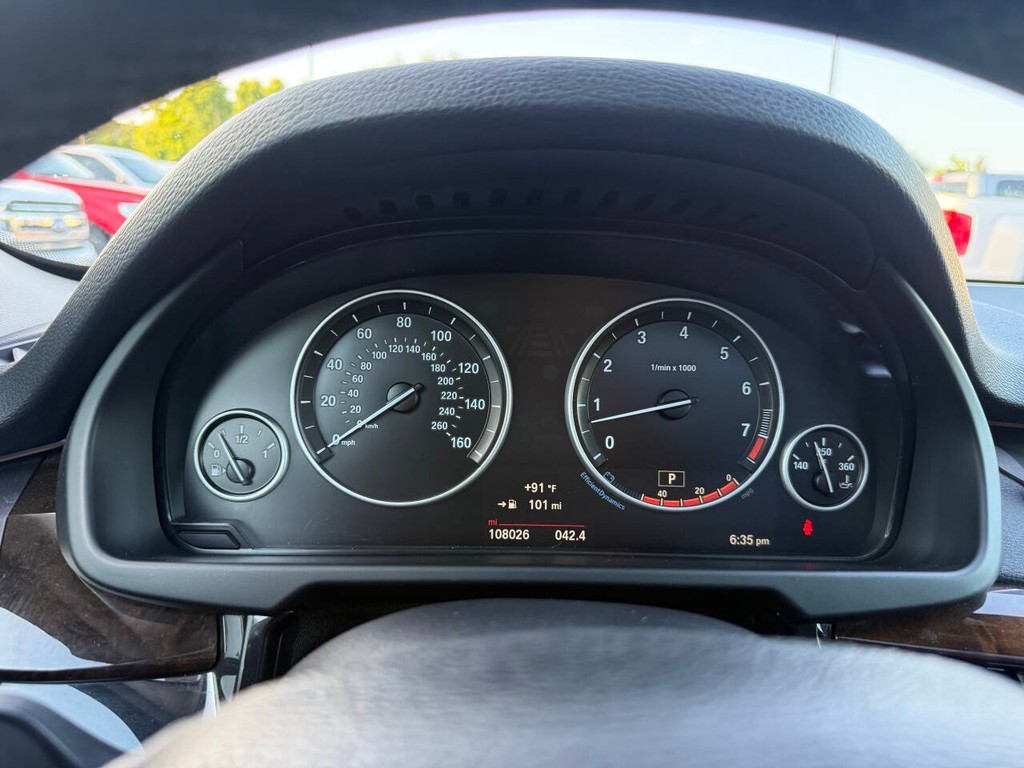 BMW X5 Vehicle Full-screen Gallery Image 31