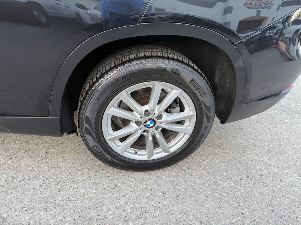 BMW X5 Vehicle Full-screen Gallery Image 35