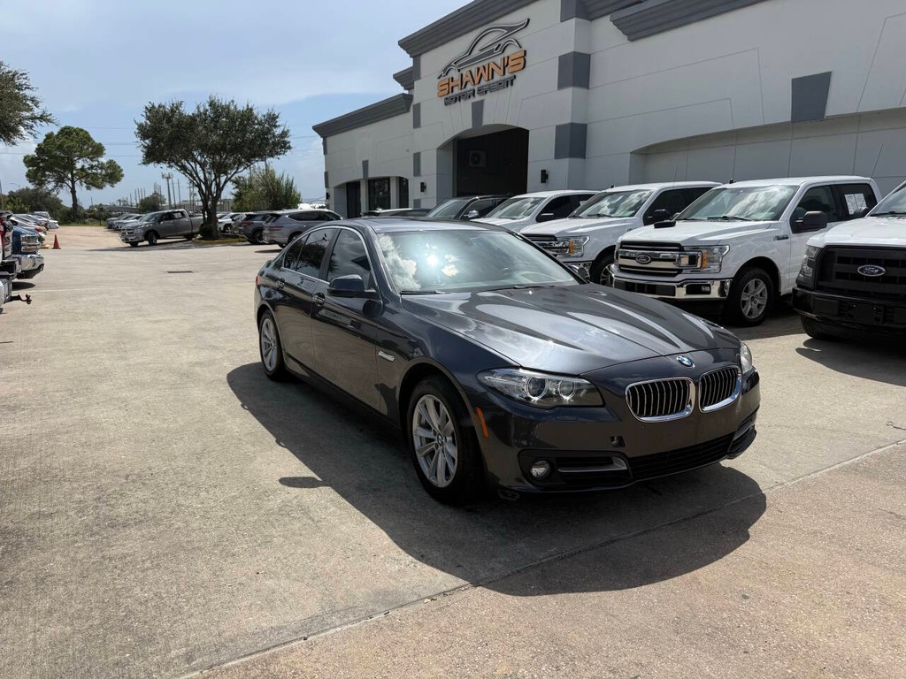 BMW 5 Series Vehicle Full-screen Gallery Image 02