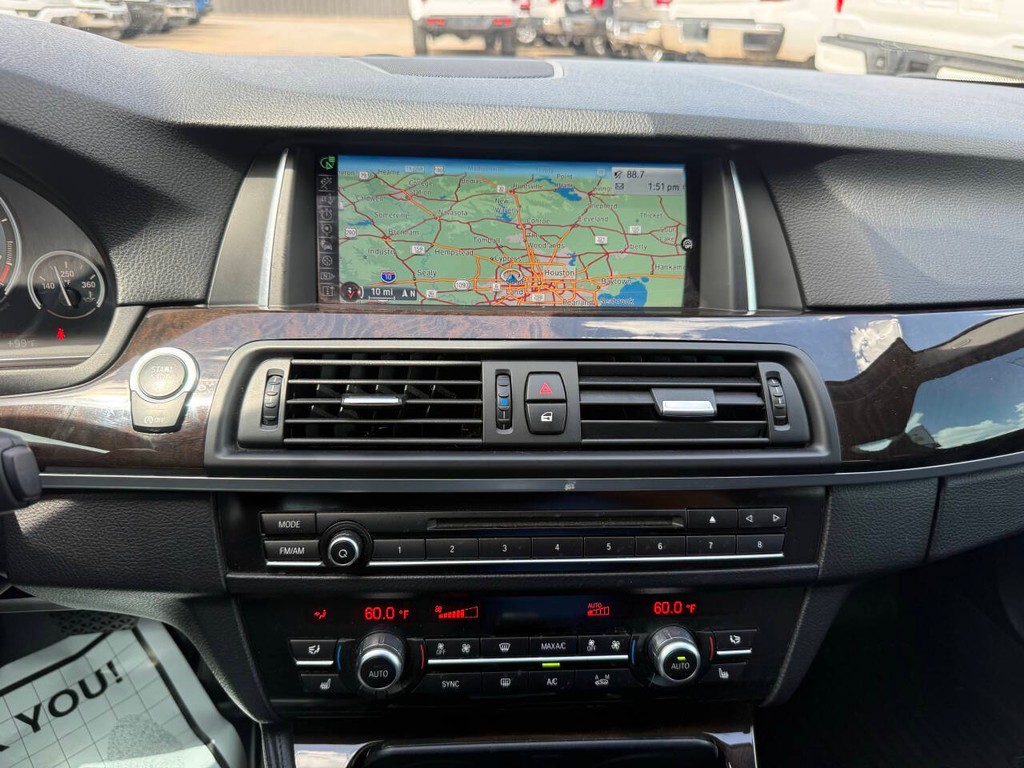 BMW 5 Series Vehicle Full-screen Gallery Image 22