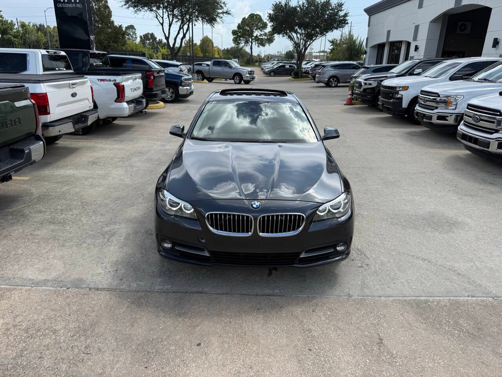 BMW 5 Series Vehicle Full-screen Gallery Image 39