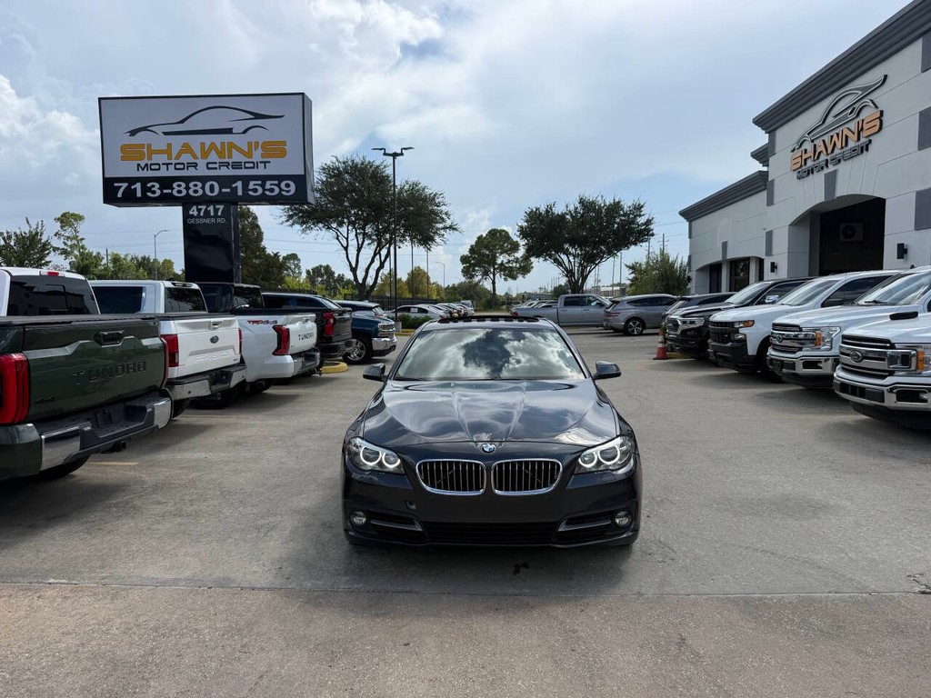 BMW 5 Series Vehicle Full-screen Gallery Image 40