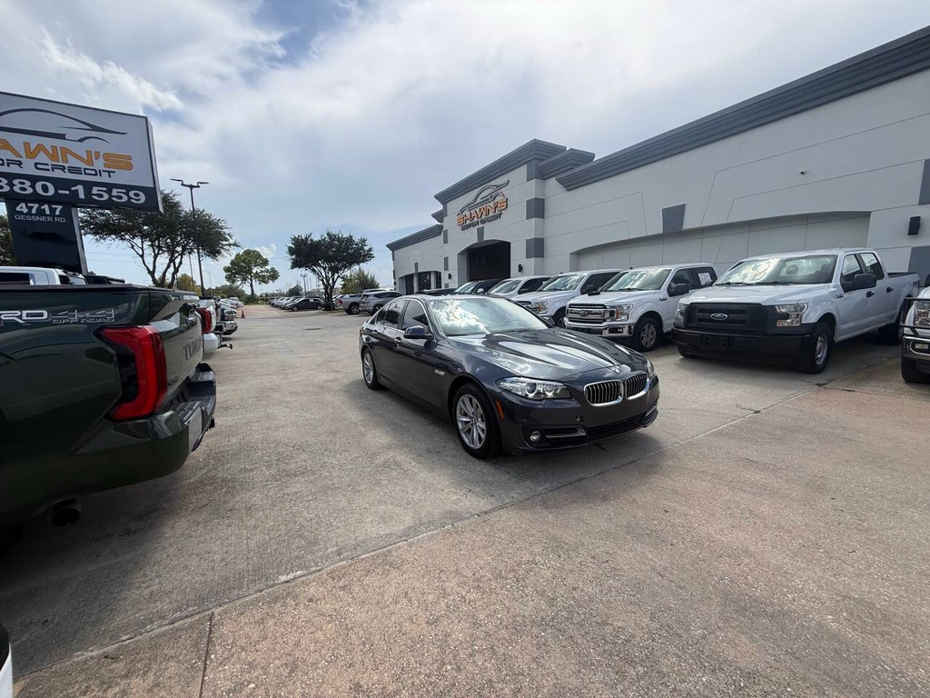 BMW 5 Series Vehicle Full-screen Gallery Image 43