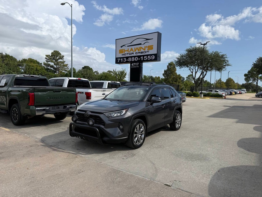 Toyota RAV4 Vehicle Full-screen Gallery Image 03