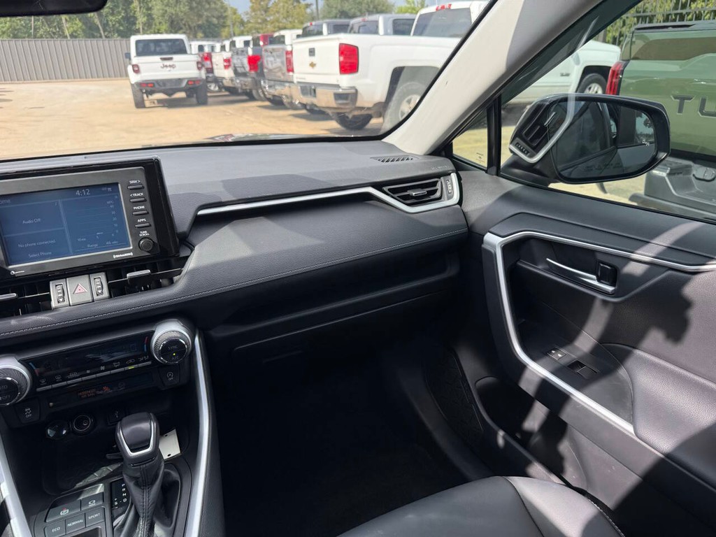 Toyota RAV4 Vehicle Full-screen Gallery Image 20